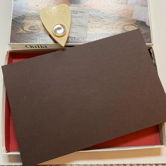 Ouija Board Mystifying Oracle Game Parker Brothers 1995 - Picture 5 of 8